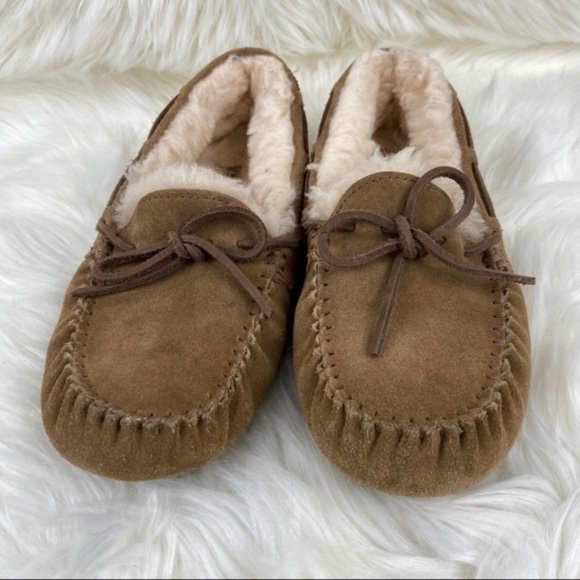 UGG LOAFERS FLATS SLIPON FUR SIZE 5 WOMAN - Picture 2 of 7